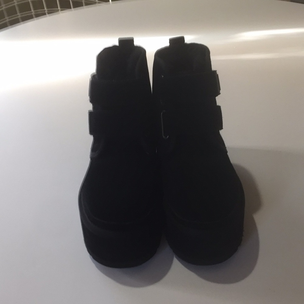 Women’s Ugg Black Neumel Platform Chukka Boots Sz5
